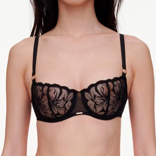 Schwarzer Balconette-BH mit filigraner floralen Stickerei von Chantelle aus der Serie Fleurs - Vorderansicht