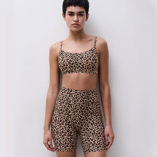 Bügelloses Bustier mit passenden Radlershorts in Leopard Print von Chantelle aus der Dessous-Serie Softstretch - Vorderansicht