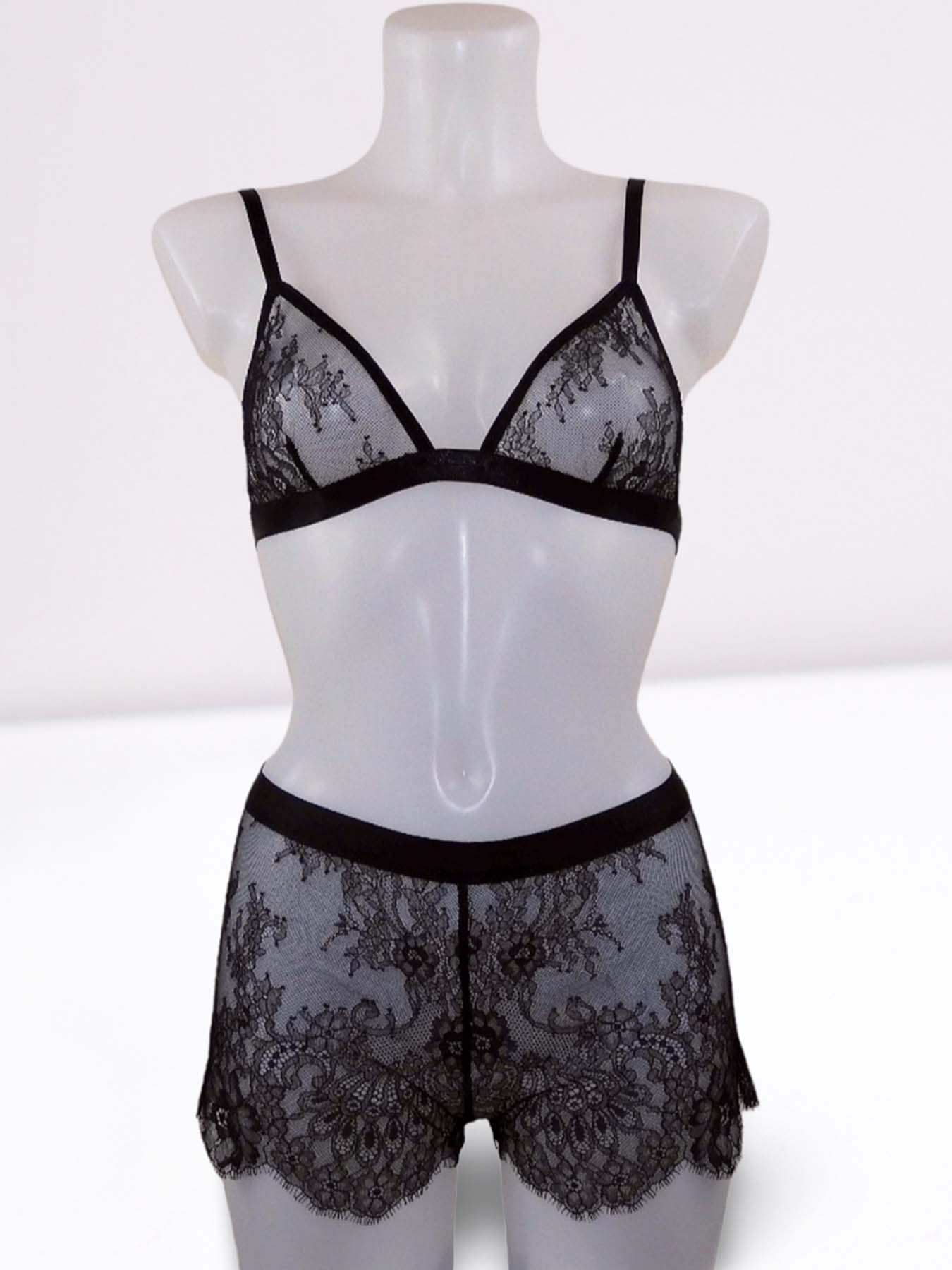 Durchsichtiger Bralette-BH aus schwarzer Spitze mit passendem French Knicker - fishbelly Lingerie handmade in Berlin