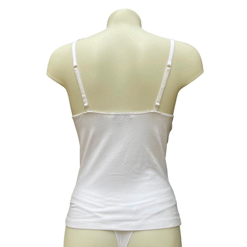 Weiße Camisole aus Model mit durchsichtiger Stickerei und lilafarbenen Satinbändern mit dekorativer Schleife von fishbelly Lingerie - handmade in Berlin - Rückansicht
