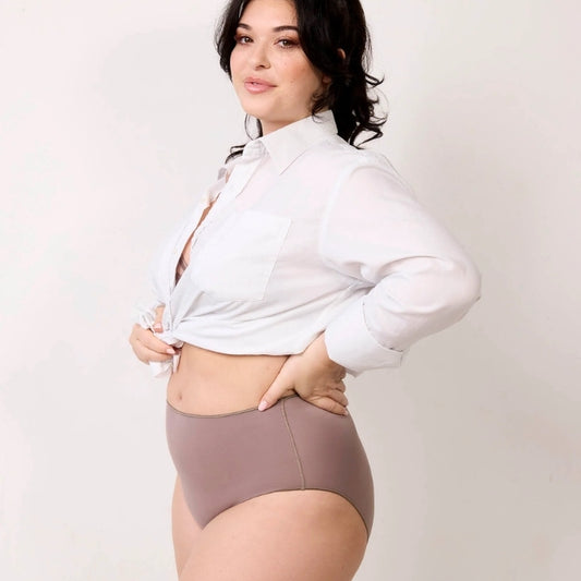 Taillenslip aus der Serie Les Invisibles von Maison Lejaby in Farbe Fawn, seitliche Ansicht