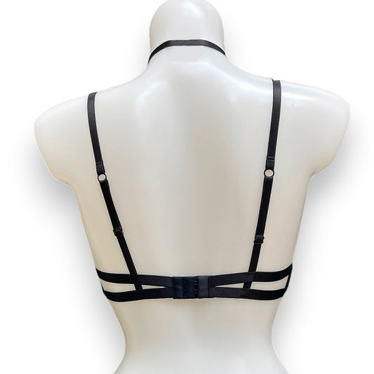 Bralette ohne Bügel aus roter Blumenstickerei auf transparentem Grund mit schwarzen elastischen Bändern zur Verzierung von fishbelly Lingerie handmade in Berlin - Rückansicht