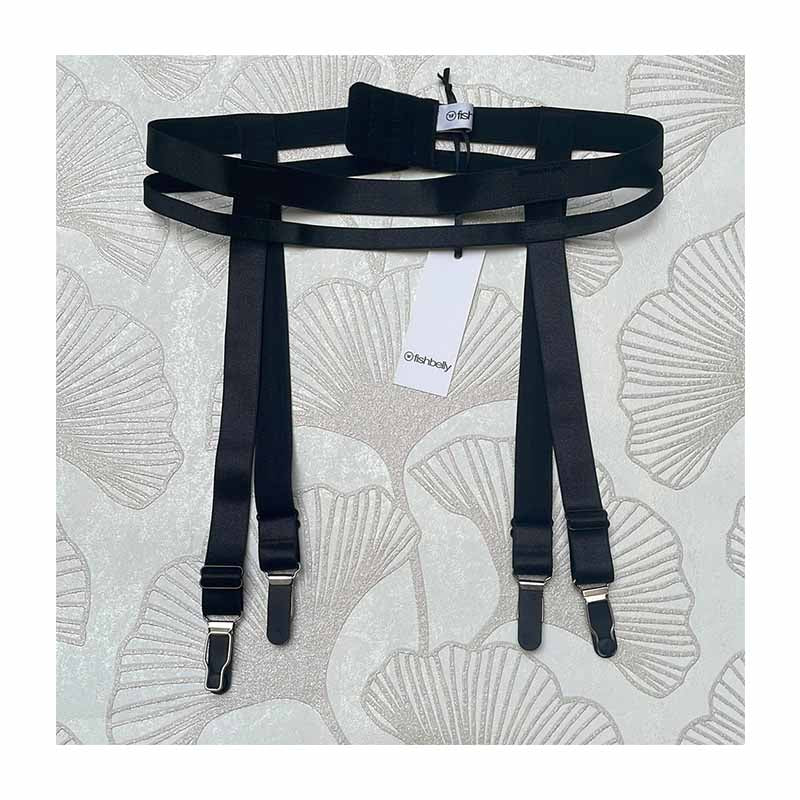 Strumpfhalter in schwarz aus elastischen leicht glänzenden Bändern und feinen Details - fishbelly Lingerie handmade in Berlin