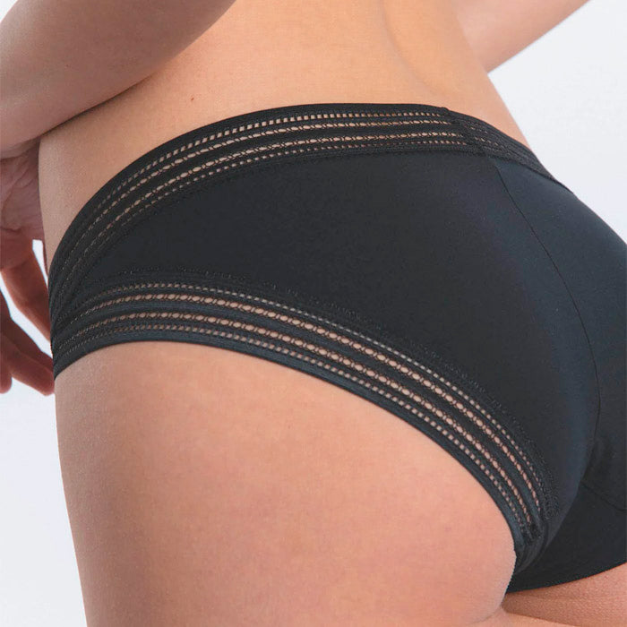 Schwarzer Spitzenslip aus der Serie Miss Lejaby von Maison Lejaby - Rückansicht Detail