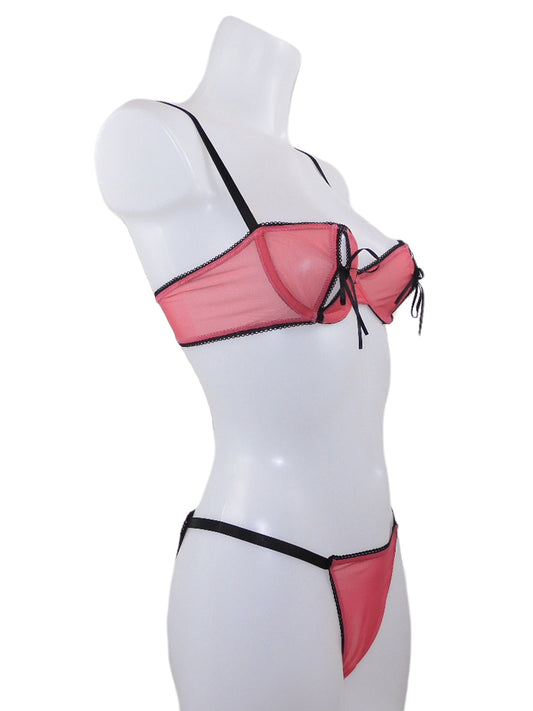 Offener Bügel-BH ouvert in rot mit schwarzen Kontrasten mit passendem offenen Slip ouvert seitliche Ansicht- fishbelly Lingerie handmade in Berlin