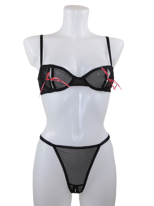 Offener Bügel-BH ouvert in schwarz mit roten Satinschleifchen und passendem offenen String ouvert - fishbelly Lingerie handmade in Berlin