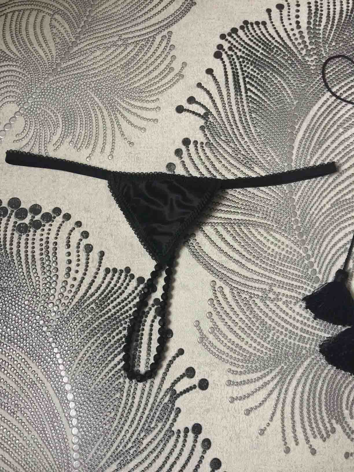 Perlen String aus Satin Vorderseite | fishbelly handmade Lingerie