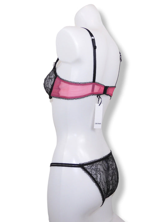 Schwarz/pinker Spitzen-Bügel-BH seitliche Ansicht von fishbelly Lingerie handmade