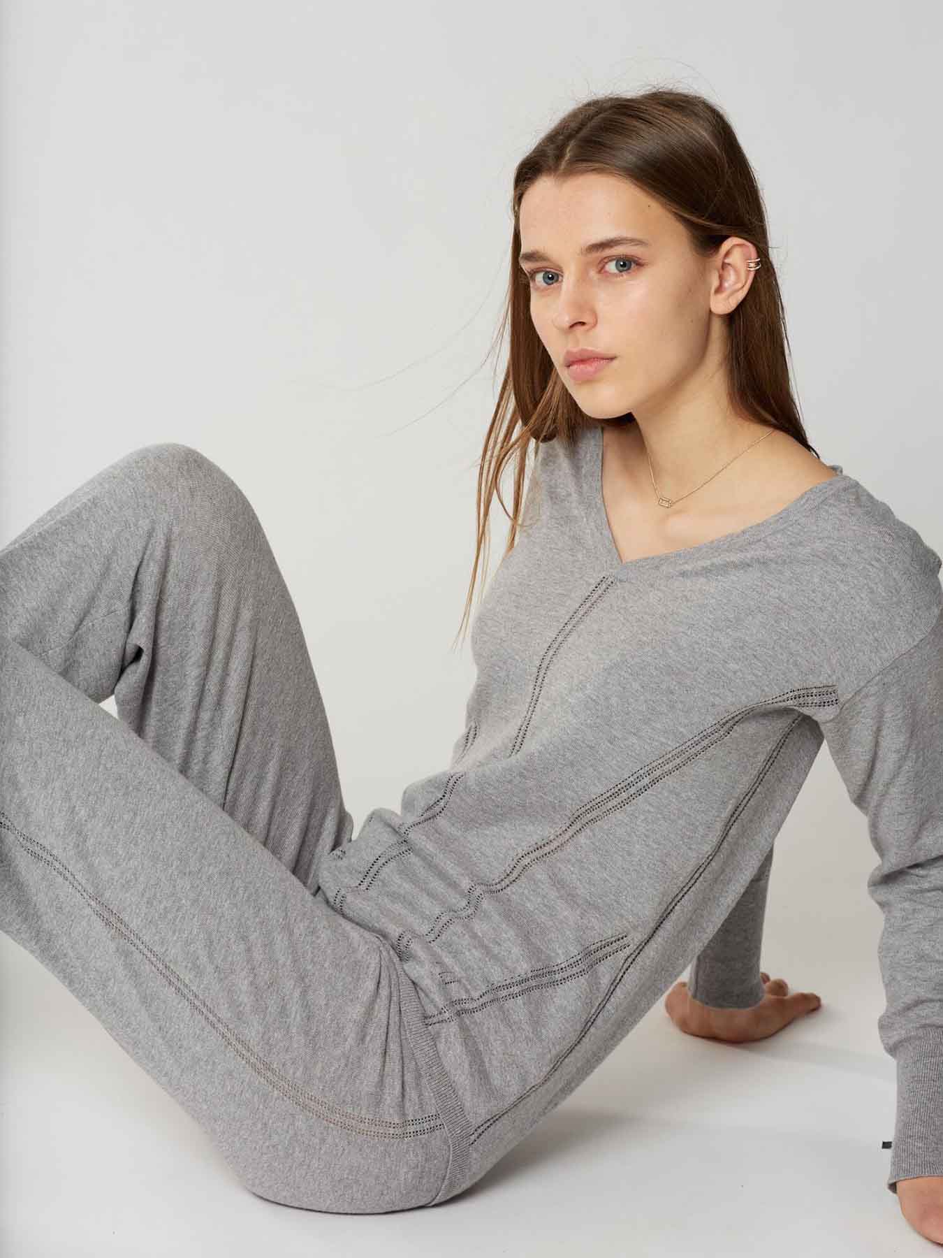 Modell trägt Softwear Set by Maison Lejaby, Rückansicht