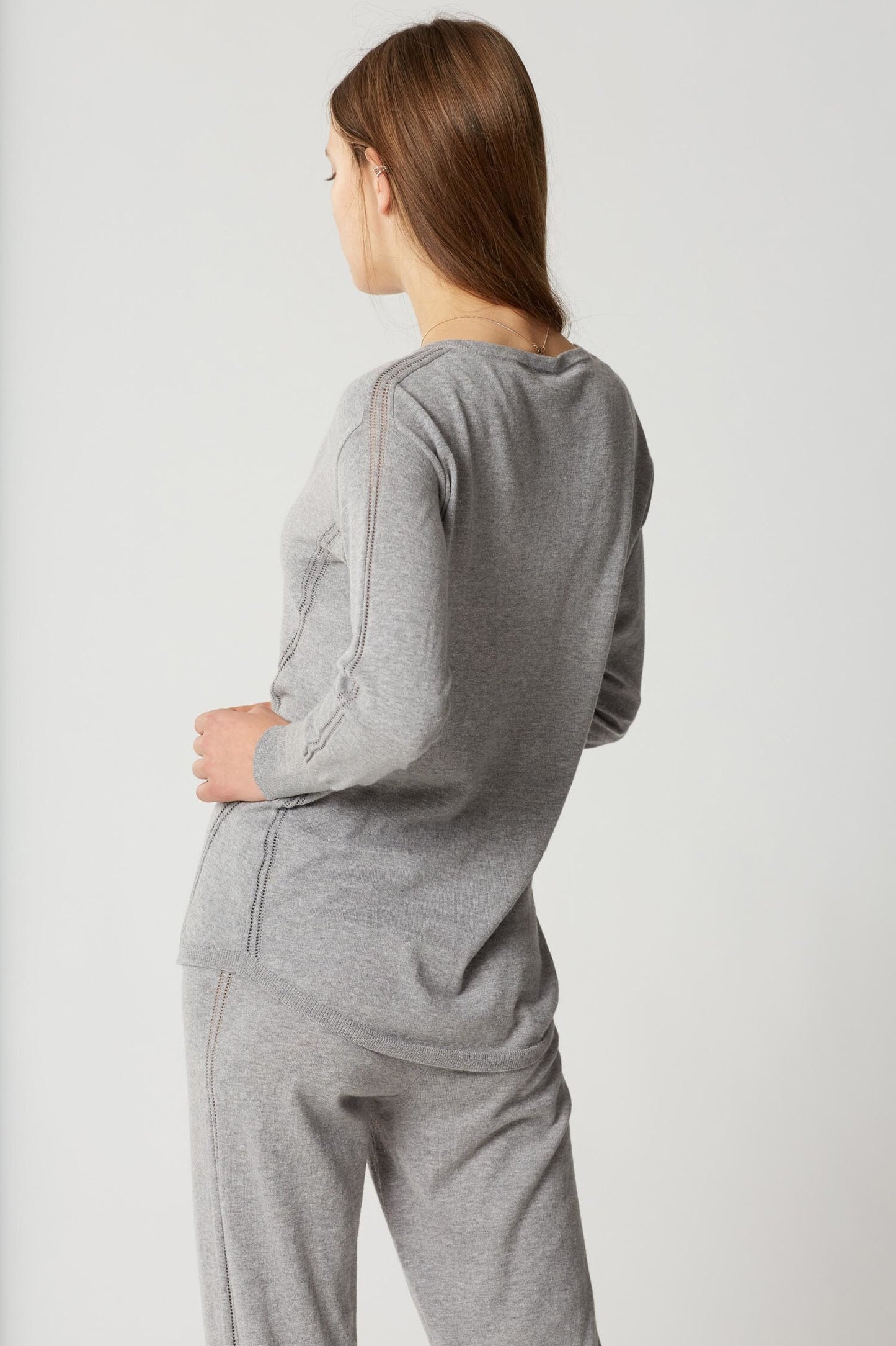 Modell trägt Softwear Set by Maison Lejaby, Rückansicht