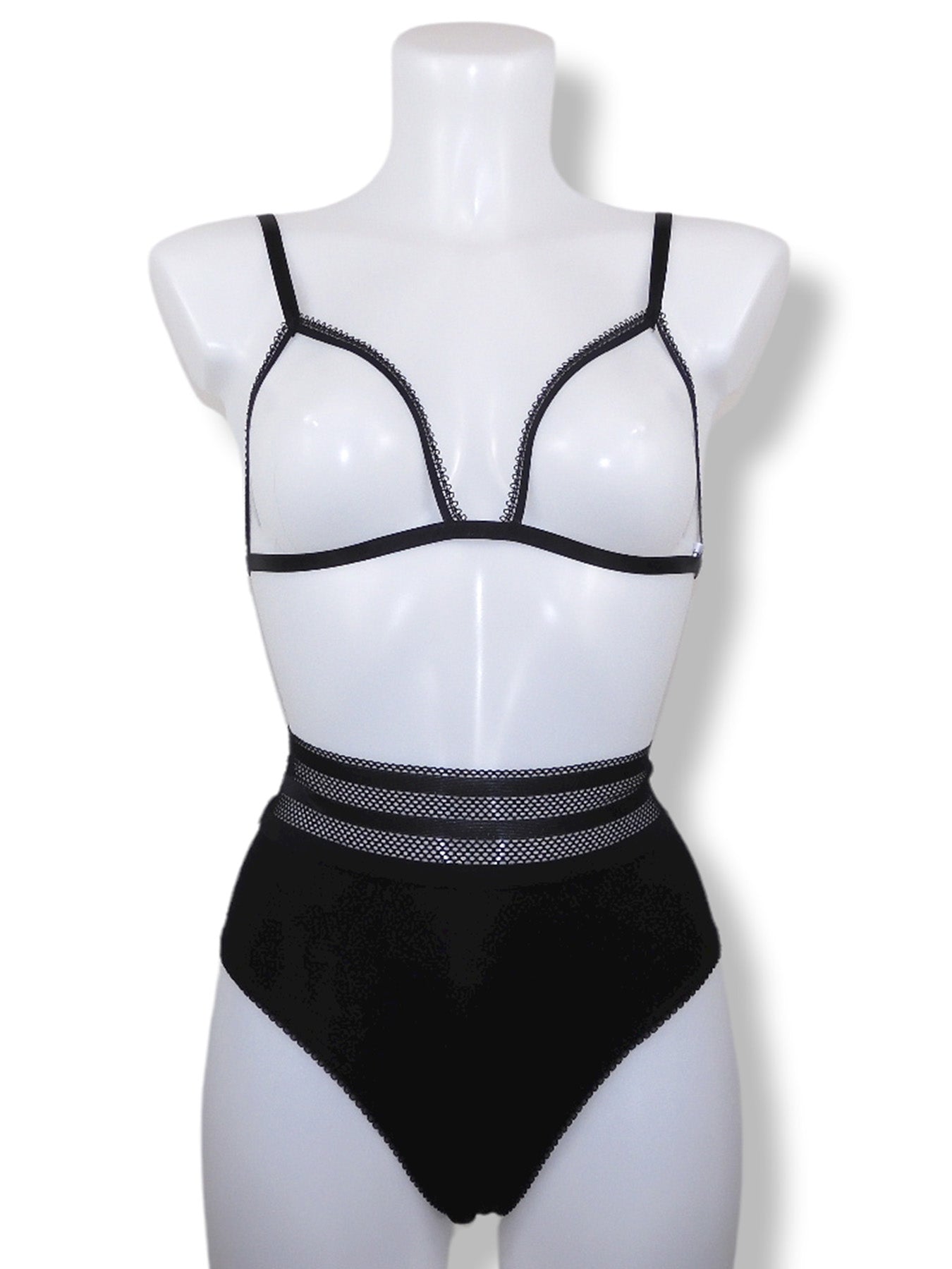 Extravaganter High-Waist Slip aus schwarzem weichem blickdichtem Modal-Jersey. Vorder- und Rückenteil sind schlicht gearbeitet mit interessant durchbrochenem Taillenband - vordere Ansicht - fishbelly Lingerie handmade in Berlin