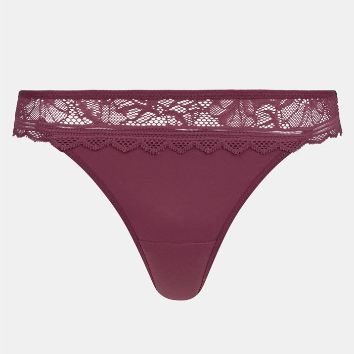 Rotbrauner String aus Spitze und blickdichtem Mesh aus der Serie Floral Touch von Chantelle- Produktansicht