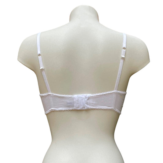 Weißer Bügel-BH aus transparenter Stickerei in weiß und lilafarbenen Satinbändern mit dekorativer Schleife von fishbelly Lingerie - handmade in Berlin - Rückansicht