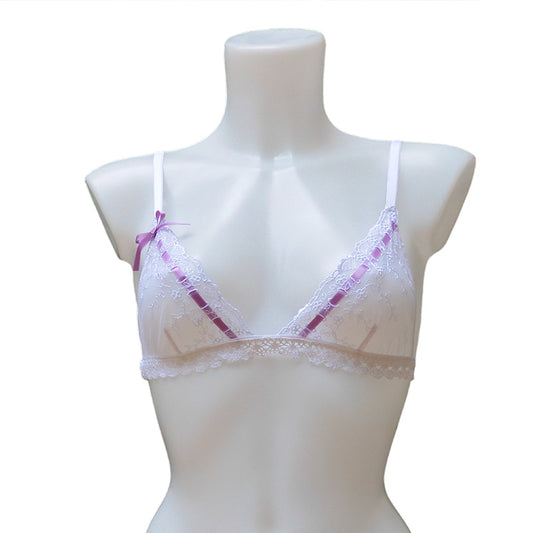 Bralette aus weißer durchsichtiger Stickerei und lilafarbenen Satinbändern mit dekorativer Schleife von fishbelly Lingerie - handmade in Berlin