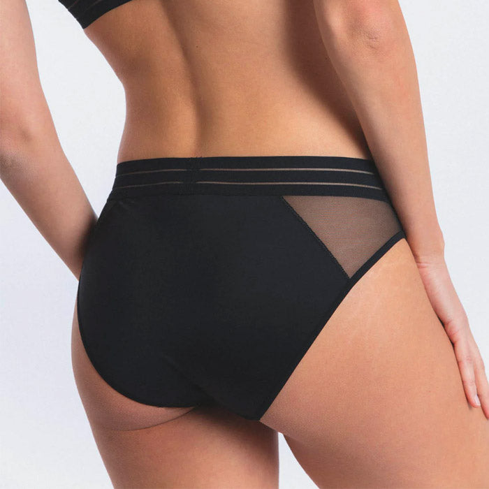 Schwarzer Slip mit transparenten Einsätzen von Maison Lejaby aus der Dessous-Serie "Nufit" - Rückansicht