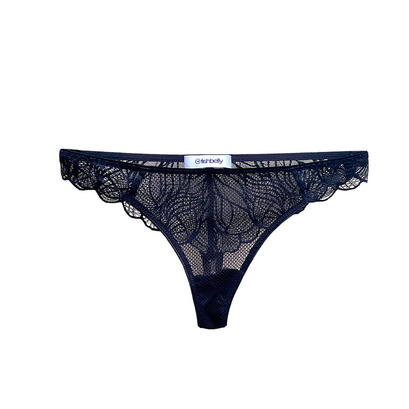 Schwarzer transparenter Brazilian String aus Netzmaterial und geometrischer Spitze von fishbelly Lingerie handmade in Berlin