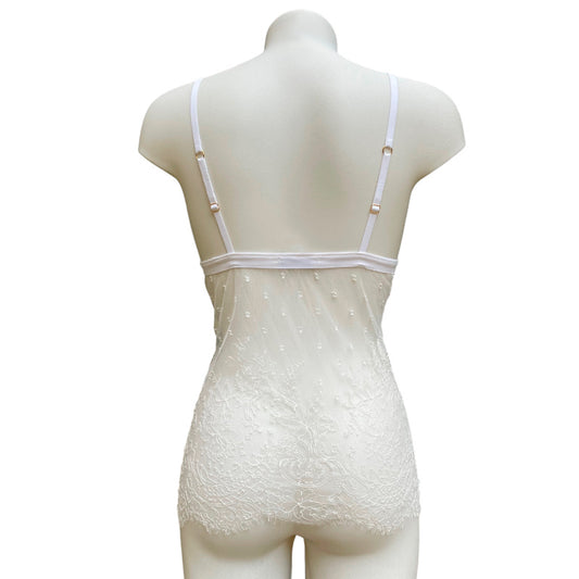 Cremeweißes Camisole aus hochwertiger feiner Spitze von fishbelly Lingerie handmade in Berlin - Rückansicht