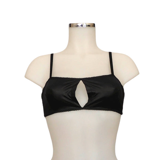 Schwarzer Bandeau-BH mit Cut-Out-Detail mit passendem Slip in Faux Leather Optik | fishbelly  Lingerie handmade in Berlin