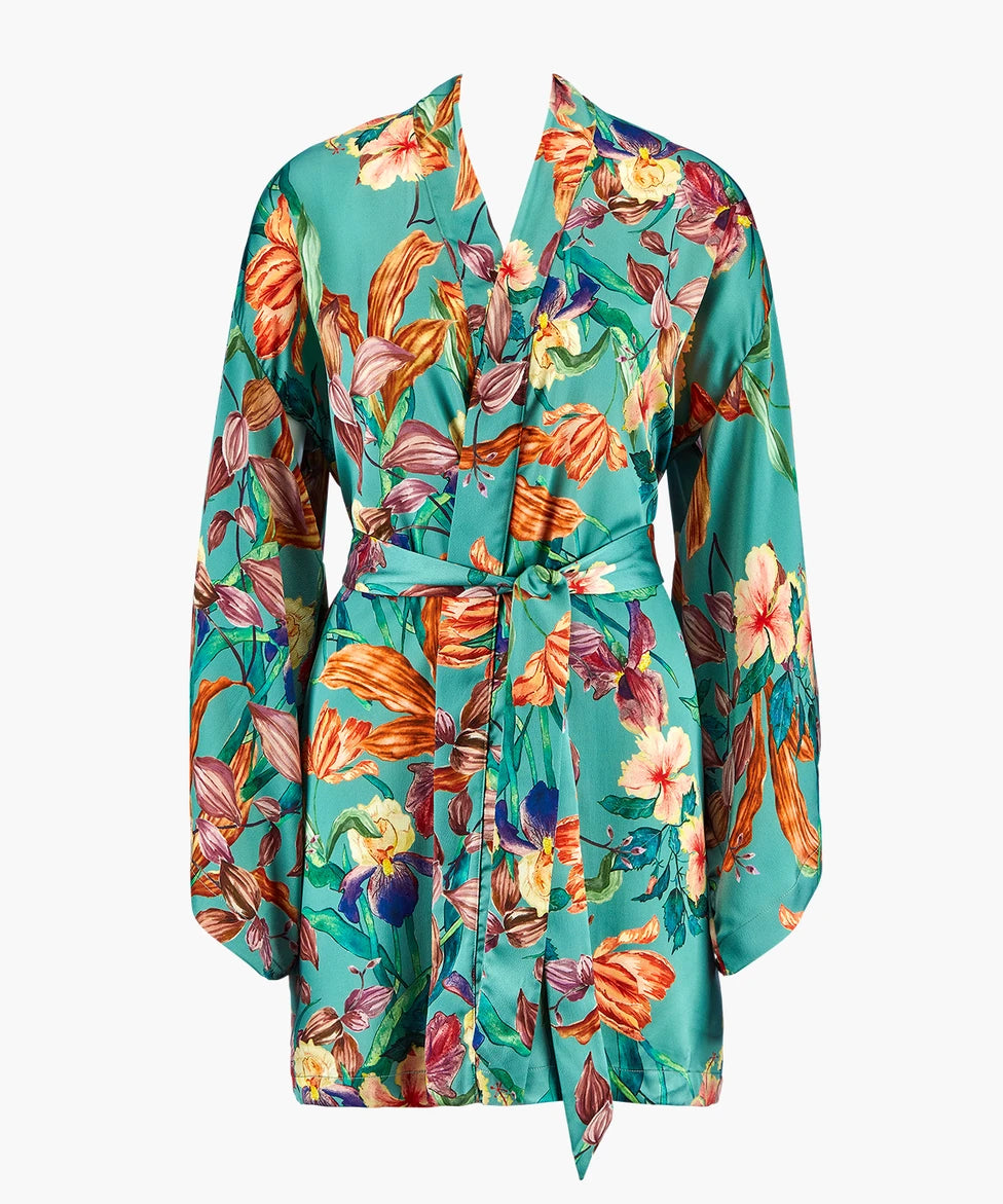 Aubade Kimono mit tropischem Print aus glänzendem Satin mit klassisschen Kimono-Ärmeln in jadegrün