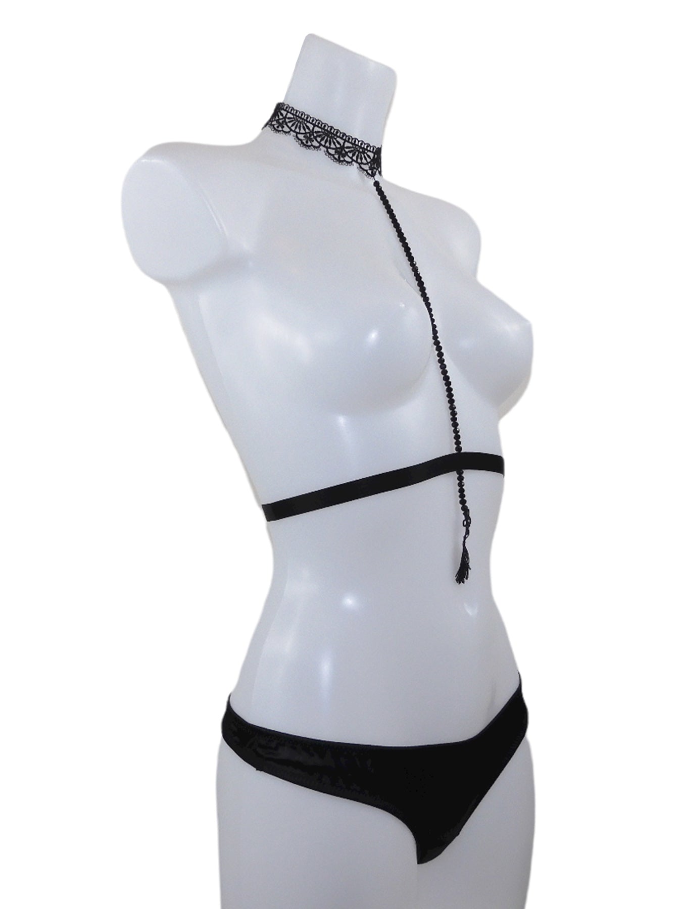 Ausgefallener Körperschmuck in schwarz, Choker aus schwarzer Spitze mit Körperkette aus Glasperlen  seitliche Ansicht- fishbelly Lingerie handmade in Berlin