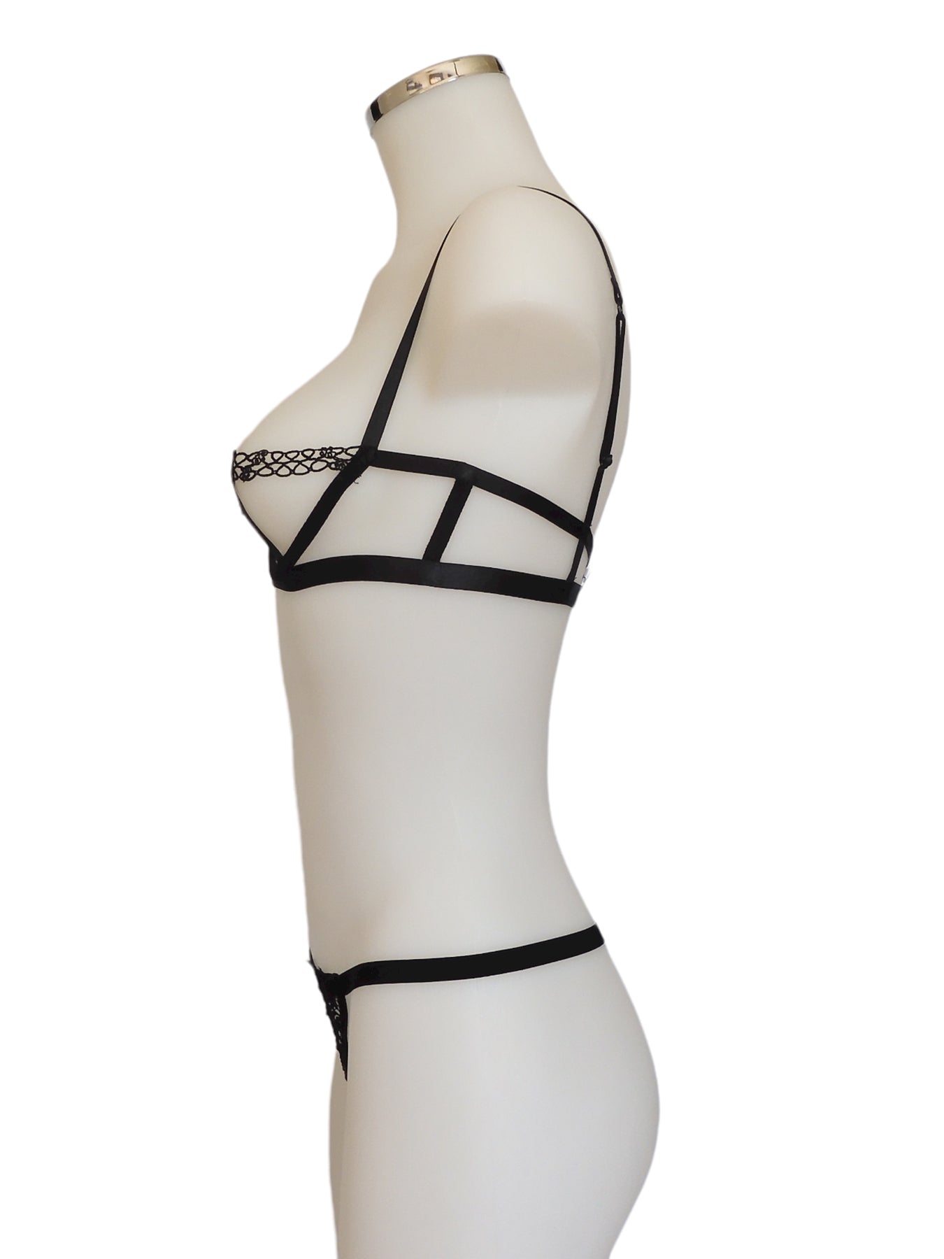 Offener schwarzer Bügel-BH mit Perlen-String seitlich| fishbelly handmade Lingerie