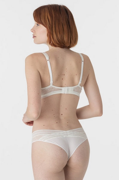 Bralette aus Spitze ohne Bügel im Triangel-BH-Stil mit passendem String in cremeweiß von Maison Lejaby Rückansicht