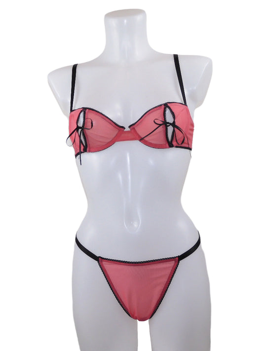 Offener Bügel-BH ouvert in rot mit schwarzen Kontrasten und schwarzen Satinschleifchen und passendem offenen Slip ouvert - fishbelly Lingerie handmade in Berlin
