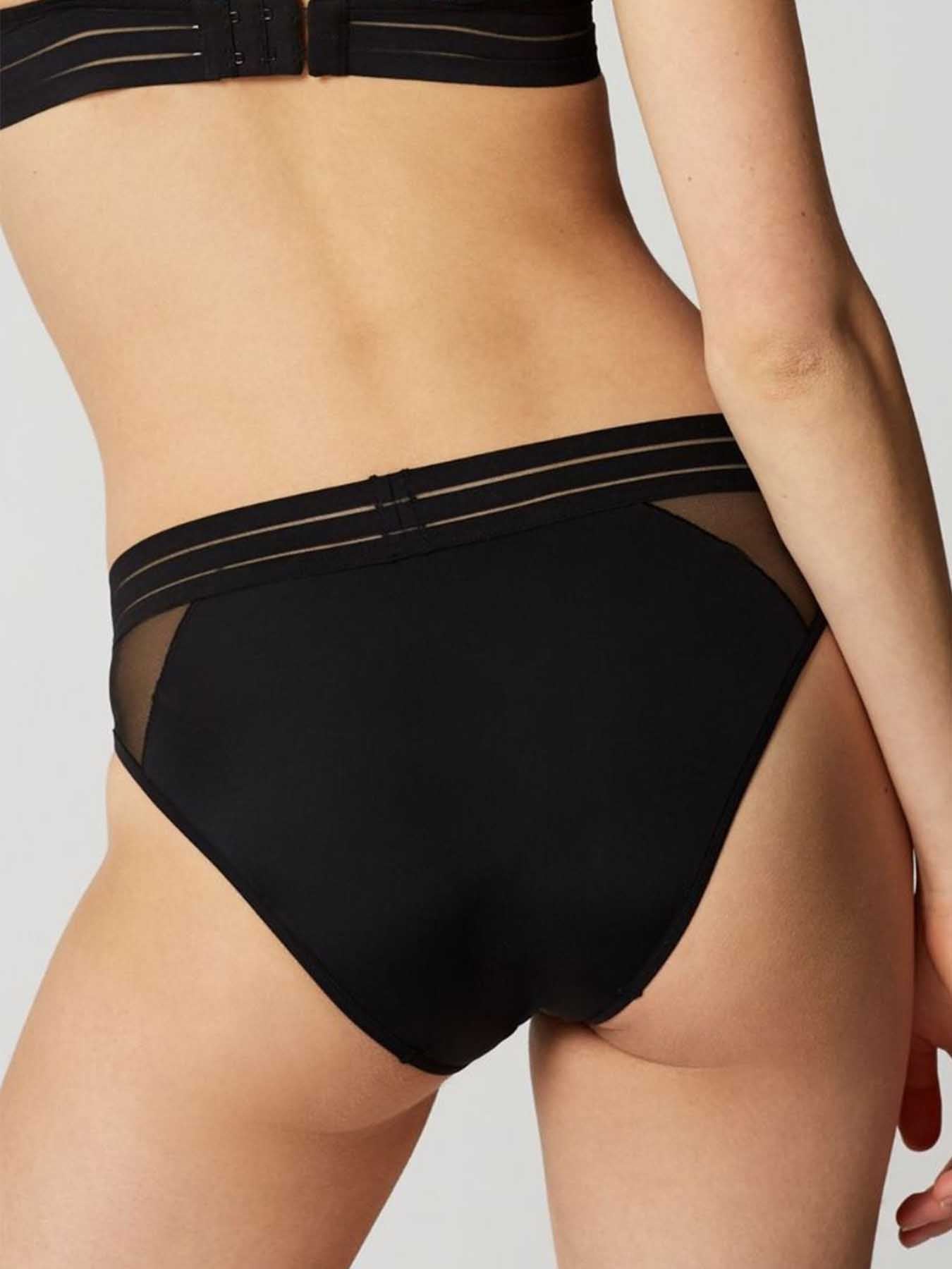 Model Trägt Nufit BH und Slip by Maison Lejaby, Rückansicht