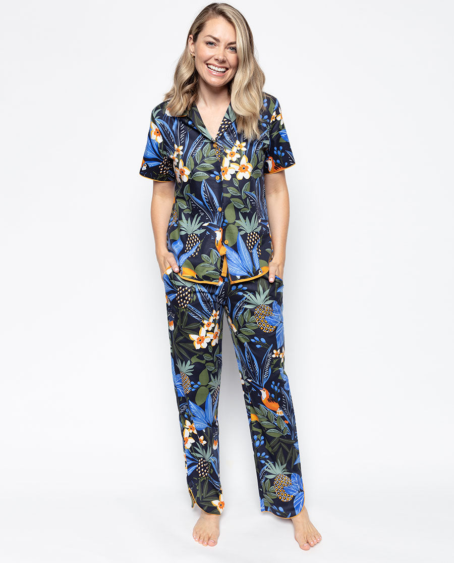 Sierra Pyjama mit Tukan Print