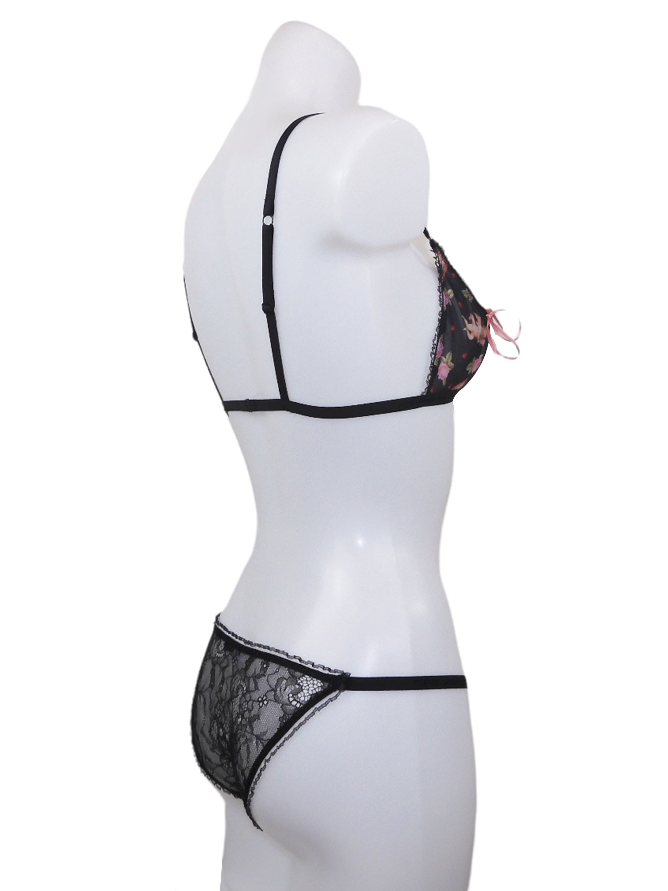 Liebreizender Bralette-BH ouvert aus Engel-, Herzchen- und Rosenprint mit passendem offenem Slip ouvert mit Rückenteil aus schwarzer Spitze seitliche Ansicht- fishbelly Lingerie handmade in Berlin