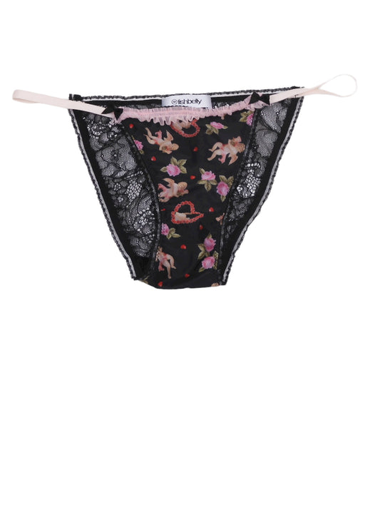 Tanga-Slip mit romantischem Print und Rückseite aus schwarzer Spitze | fishbelly handmade Lingerie